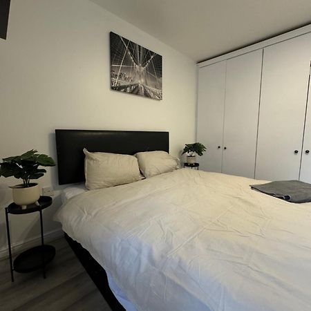 Spacious 3 Bedroom Home, With Private Driveway 5 Minutes From Excel Centre & Custom House Londres Exterior foto