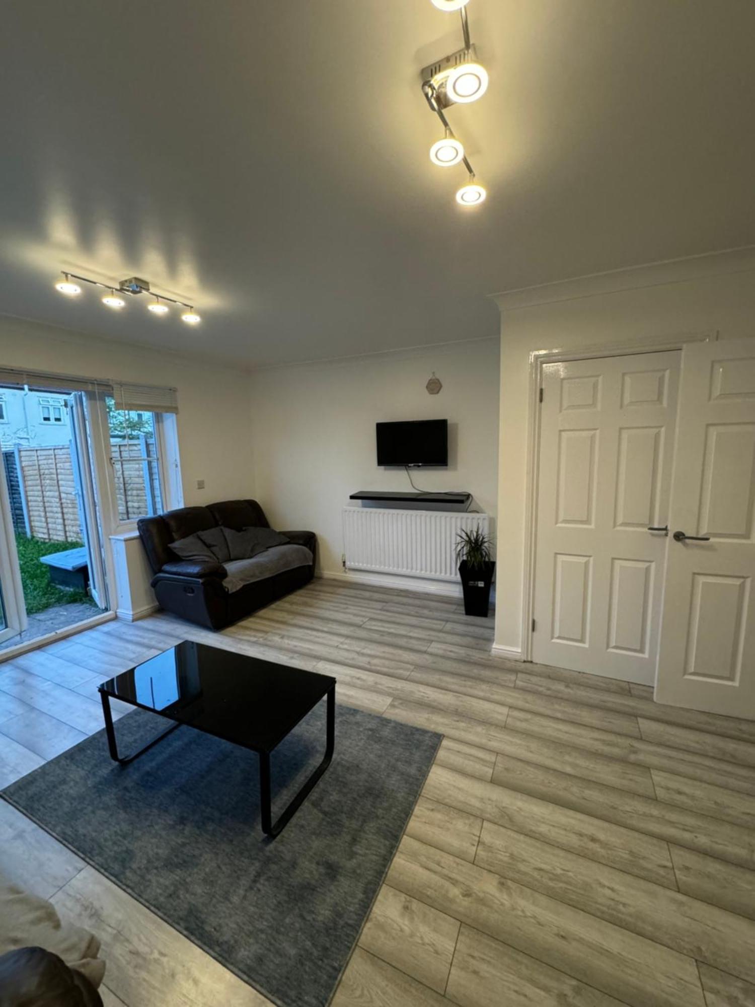 Spacious 3 Bedroom Home, With Private Driveway 5 Minutes From Excel Centre & Custom House Londres Exterior foto